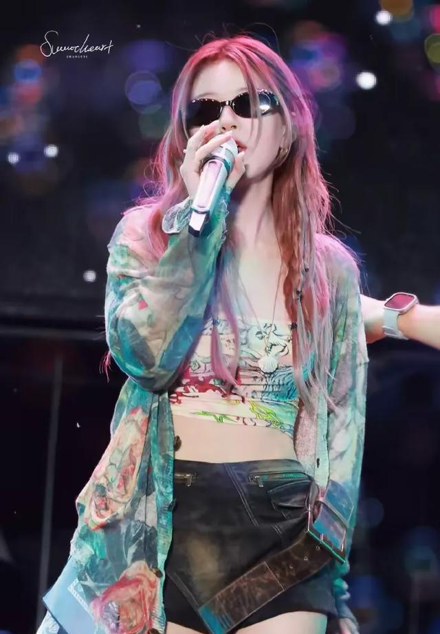 赵露思舞台表演细节
