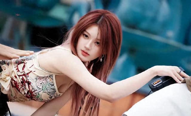 赵露思暗黑女王舞台造型